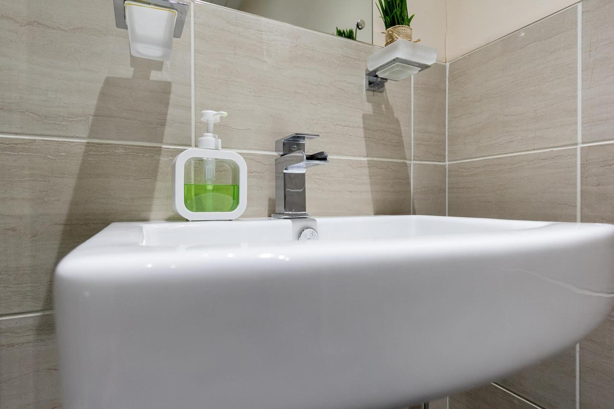 Apartament Bathway House - Free Secured Parking And Wifi Coventry Zewnętrze zdjęcie